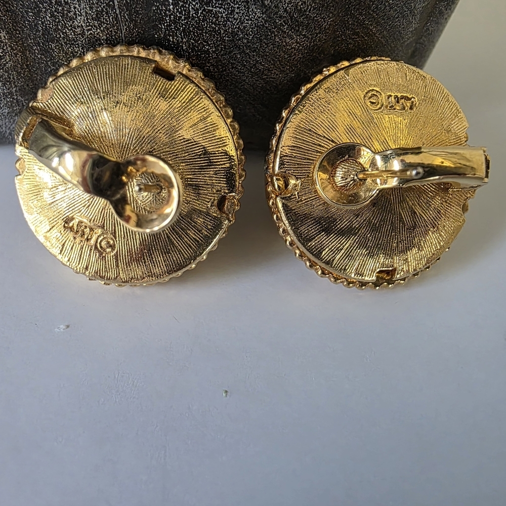 Vintage ART Gold Filigree Dome Statement Earrings 60s 70s Designer Style - Picture 4 of 9